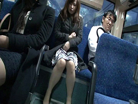 変態痴●集団狙われた人妻バス編4時間　サンプル画像08